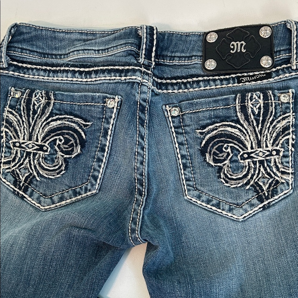 Miss Me Capri Jeans Women’s 28 Embroidered, Embellished Blue Jeans - Picture 2 of 16